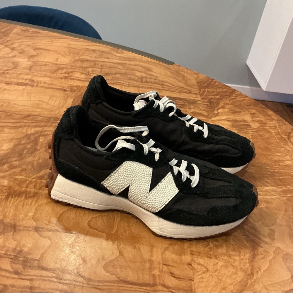 New Balance 327 Black and White Unisex Sneakers